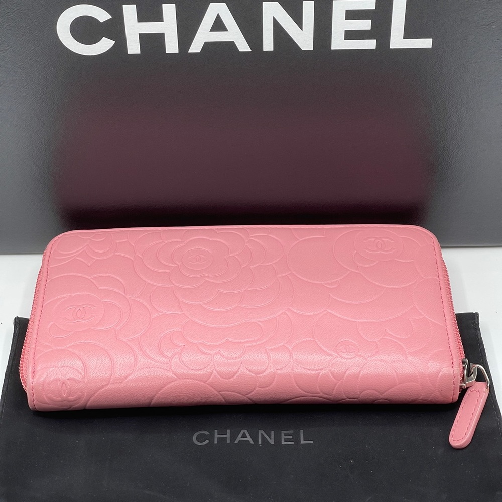 Chanel Camellia Lambskin Leather Zippy Wallet CC - Picture 9 of 16